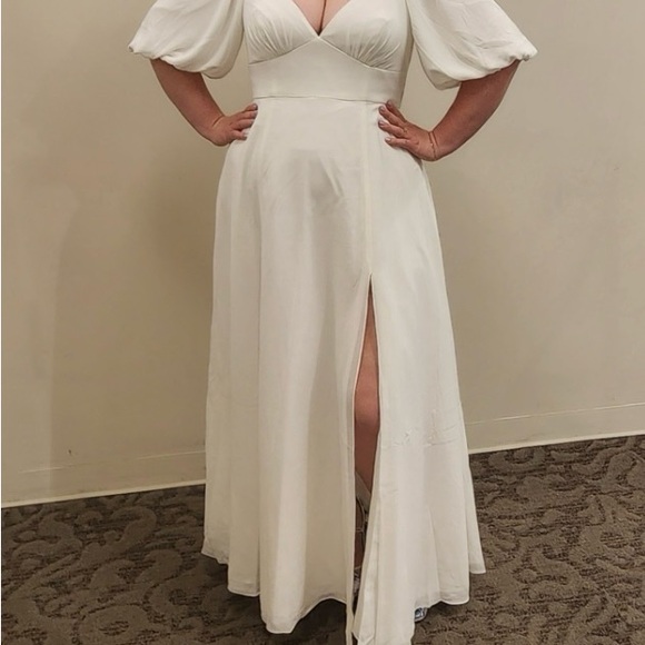 David's Bridal Dresses & Skirts - Bubble Sleeve Georgette V-Neck Wedding Dress